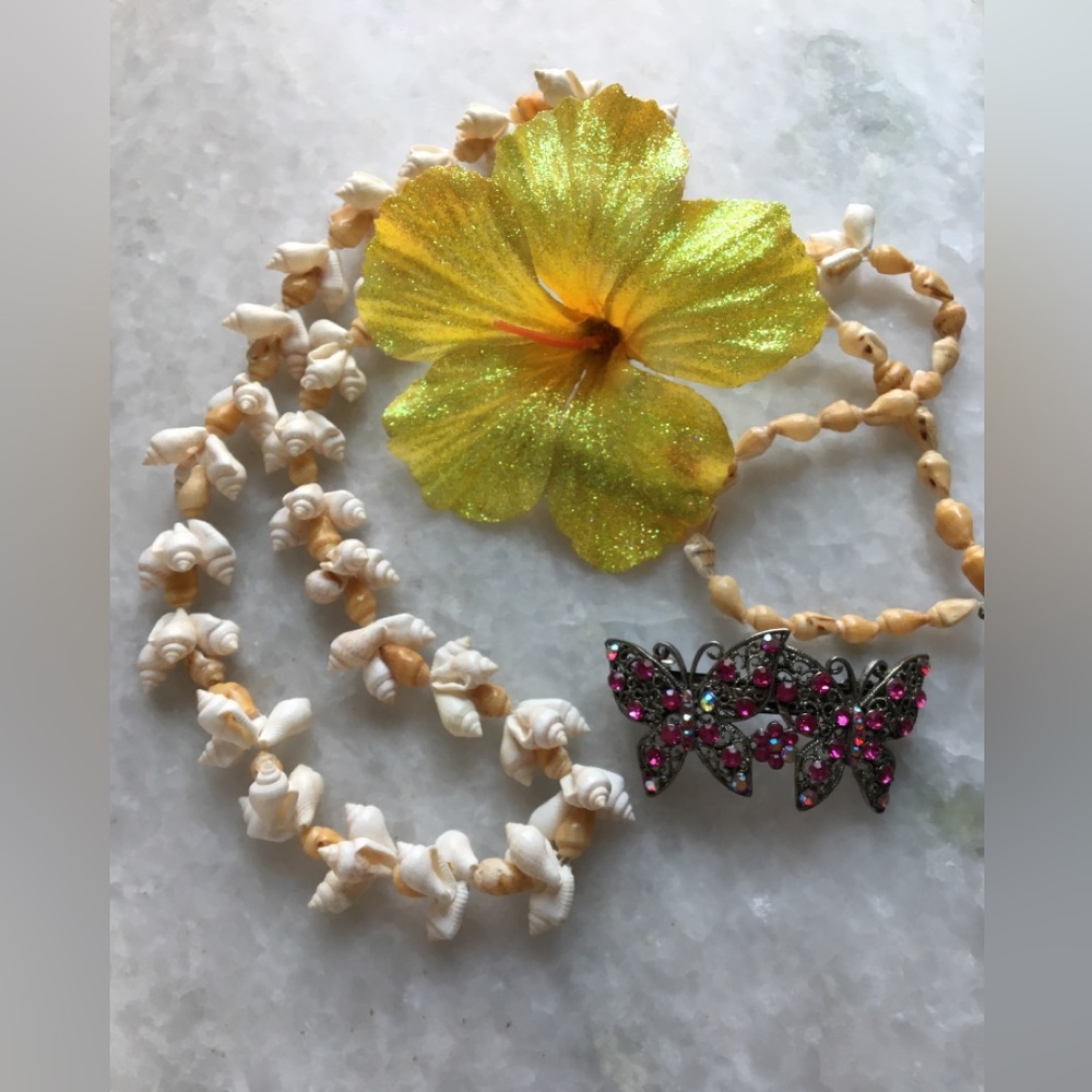 ✨Long shell necklace, Pink Butterfly Hair-clip &Yellow glitter Flower Barrette ✨ - Picture 16 of 16